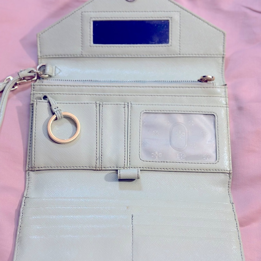 Vintage Tori Burch Envelope Clutch in Pale Green - Picture 6 of 10